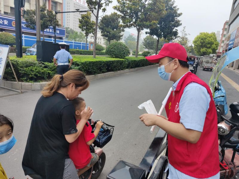 
				   
					黃河同力開(kāi)展疫情防控勸導志愿服務(wù)活動(dòng)
				 